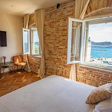 Riva - The Heart Of Palace * 斯普利特