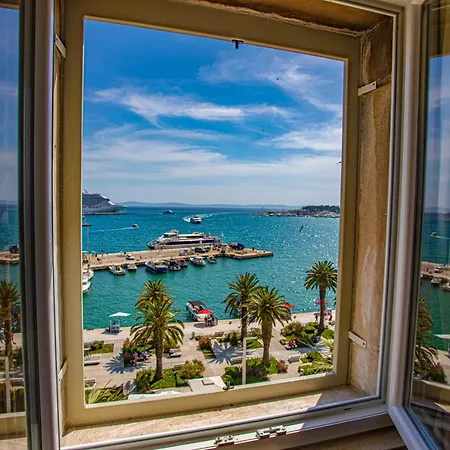 Riva - The Heart Of Palace *