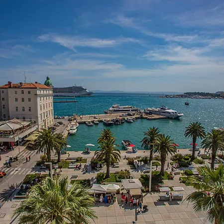 Riva - The Heart Of Palace * 斯普利特