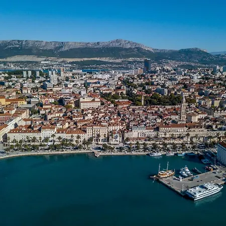 Riva - The Heart Of Palace